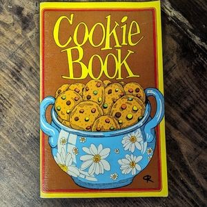 Vintage 1977 Paperback Cookie Cookbook - new condition